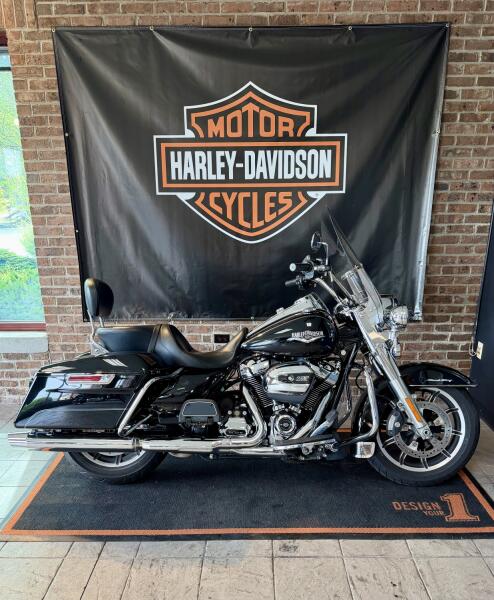 2017 Harley-Davidson® Road King® Vivid Black