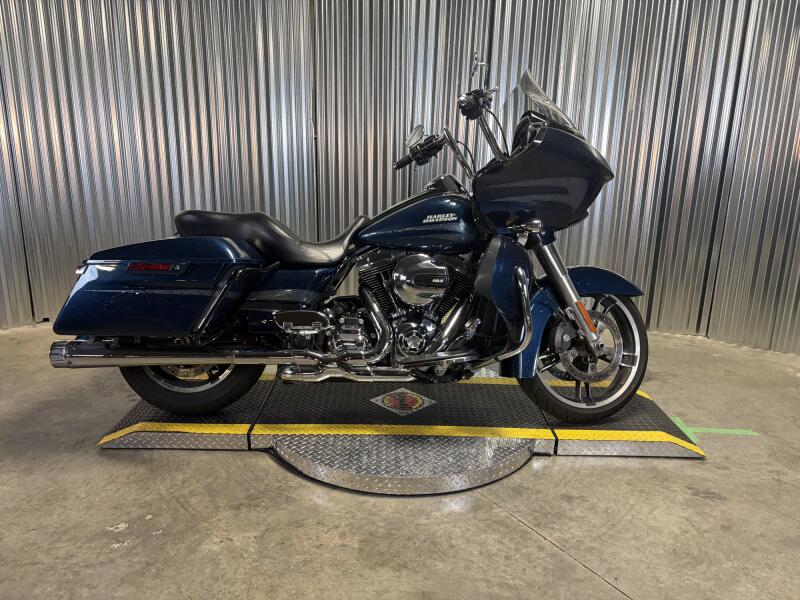 2016 Harley-Davidson® Road Glide® Special Custom Colour Cosmic Blue Pearl