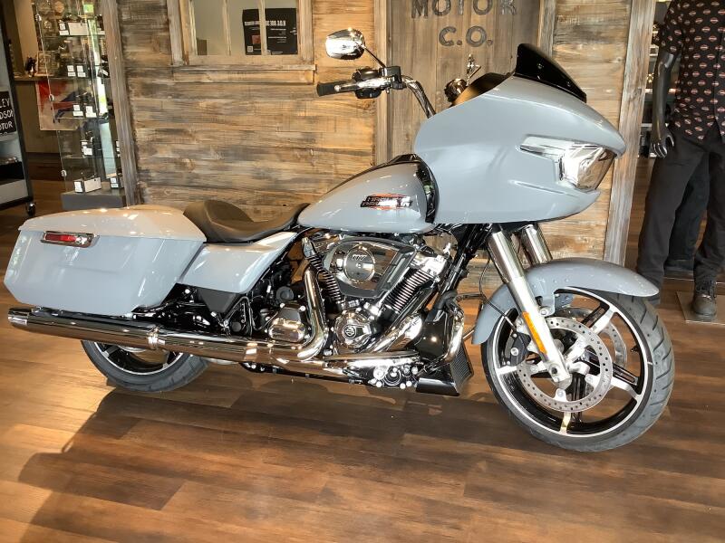 Harley-Davidson® Road Glide® 2026 FLTRX T32-26 Dark Billiard Gray Chrome Trim