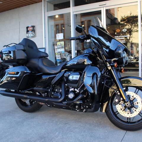 2024 Harley-Davidson® Ultra Limited™ Vivid Black thumb 1
