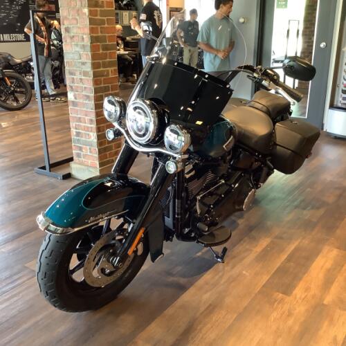 Harley-Davidson® Heritage Classic 2026 FLHC S17-26 Teal Thunder / Vivid Black Black Cast Wheels thumb 2