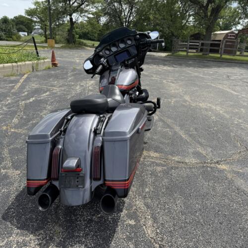 FLHXSE 2020 CVO™ Street Glide® thumb 2