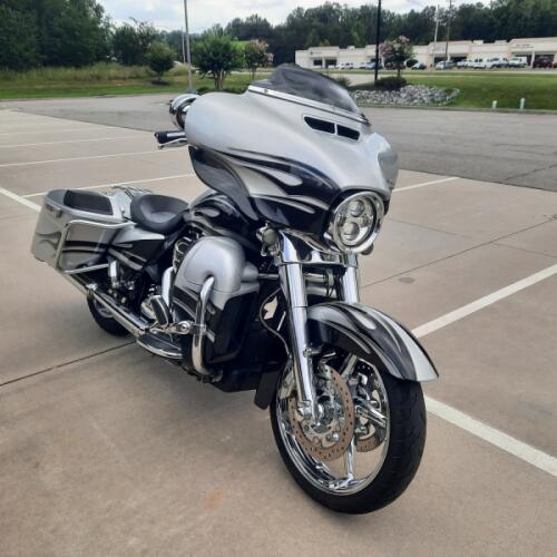 2015 Harley-Davidson® CVO™ Street Glide® Two-Tone Hard Candy Mercury/Smoky Quartz Flames thumb 1