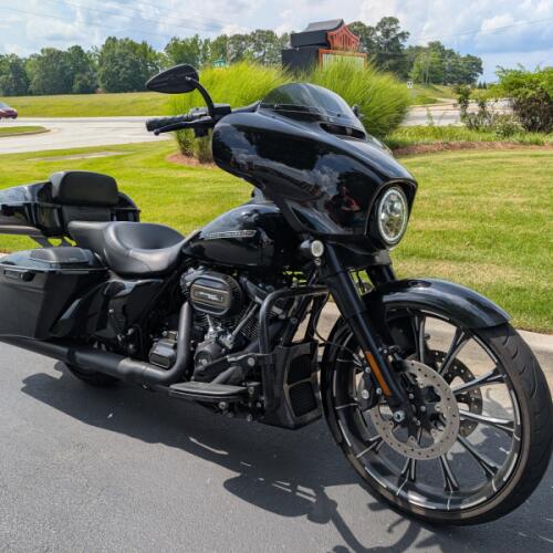2018 Harley-Davidson® Street Glide® Special Vivid Black thumb 3