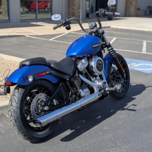 2026 Harley-Davidson® Street Bob® Aurora Blue Denim w/Cast Wheels thumb 1