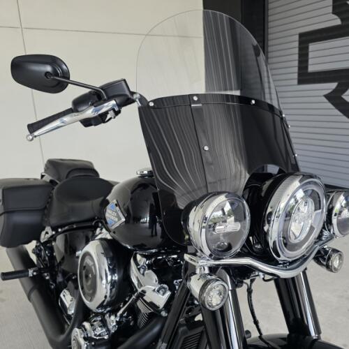 2026 Harley-Davidson® Heritage Classic Vivid Black Black Laced Wheels thumb 2