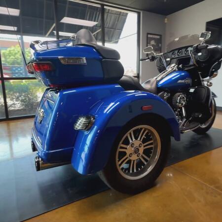 2024 Harley-Davidson® Tri Glide® Ultra Blue Burst thumb 1