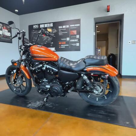 2020 Harley-Davidson® Iron 883™ SRCHORG/SLVFLUX W/PINSTRIPE thumb 1