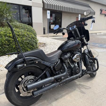 2024 Harley-Davidson® Street Bob® 114 Blue Burst thumb 0