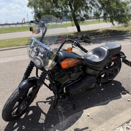 2022 Harley-Davidson® Street Bob® 114 Vivid Black thumb 1
