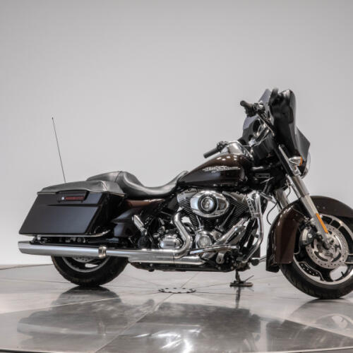 2011 Harley-Davidson FLHX Street Glide in Merlot Sunglo with 6,517 miles thumb 3