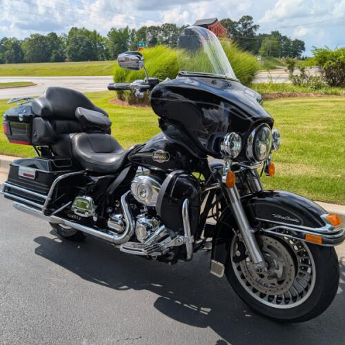 2010 Harley-Davidson® Electra Glide® Ultra Classic® thumb 3