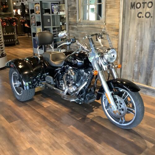 Harley-Davidson® Freewheeler® 2016 FLRT U893-16 Vivid Black thumb 3
