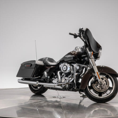 2011 Harley-Davidson FLHX Street Glide in Merlot Sunglo with 6,517 miles thumb 2