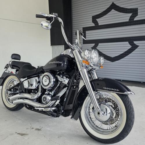 2020 Harley-Davidson® Deluxe Midnight Blue thumb 3