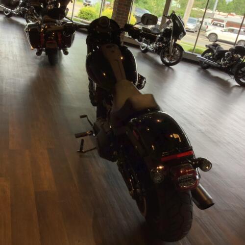 Harley-Davidson® Low Rider® S 2026 FXLRS S12-26 Vivid Black Black Trim thumb 1