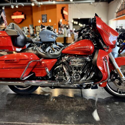 2017 Harley-Davidson® Street Glide® Laguna thumb 3