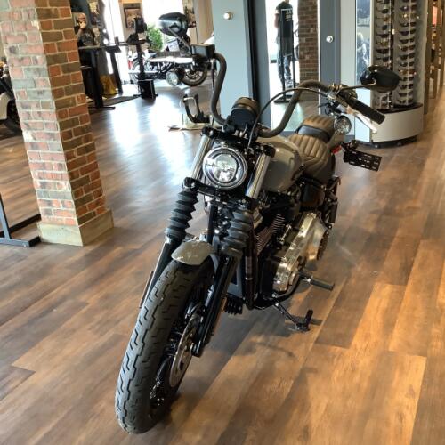 Harley-Davidson® Street Bob® 2026 FXBB S20-26 Dark Billiard Gray Chrome Cast Wheels thumb 2