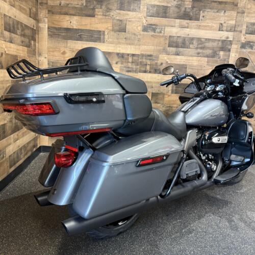 2021 Harley-Davidson® Road Glide® Limited Gauntlet Gray Metallic/Vivid Black FLTRK thumb 2