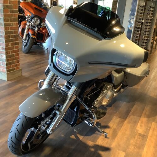 Harley-Davidson® Street Glide® 2026 FLHX T13-26 Dark Billiard Gray Chrome Trim thumb 2