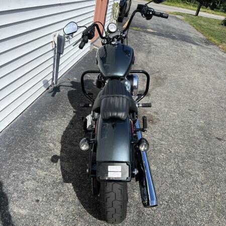 2025 Harley-Davidson® Street Bob® Iron Horse Metallic w/Cast Wheels thumb 1