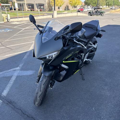 2026 Honda CBR650R E-Clutch thumb 2