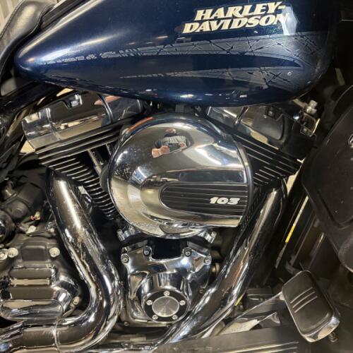 2016 Harley-Davidson® Road Glide® Special Custom Colour Cosmic Blue Pearl thumb 3