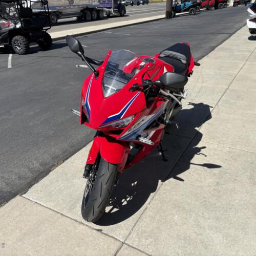 2026 Honda CBR650R E-Clutch thumb 3