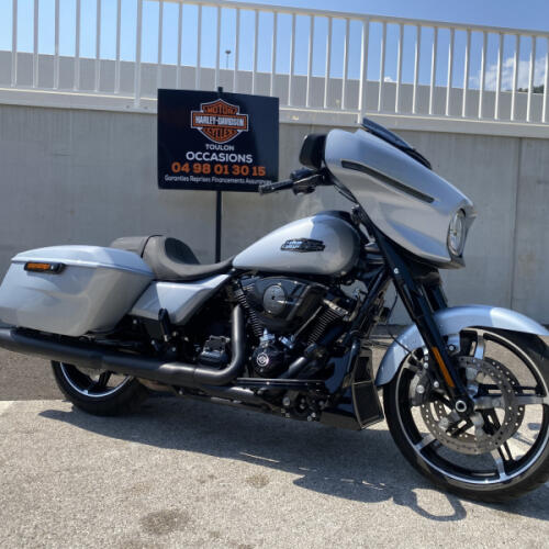 2025 Harley-Davidson® Street Glide™ thumb 3
