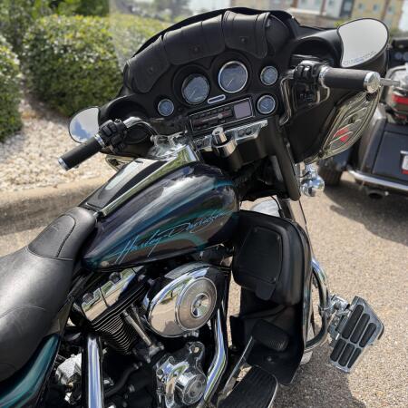 2004 Harley-Davidson® Electra Glide® Ultra Classic Peace Officer SE PURPLE/TEAL thumb 0