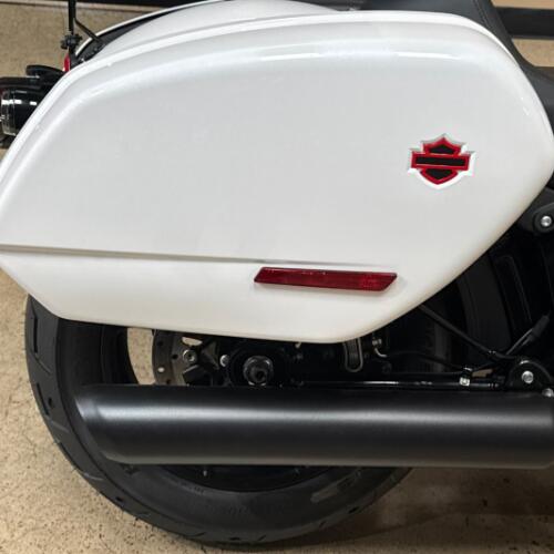 Harley-Davidson® Low Rider™ ST 2026 thumb 3