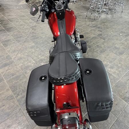 2026 Harley-Davidson® Heritage Classic Brilliant Red thumb 3