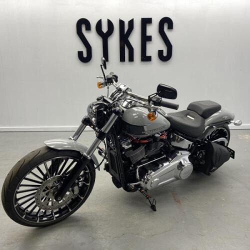2024 Harley-Davidson FXBR Softail Breakout 117 in Billiard Grey thumb 2