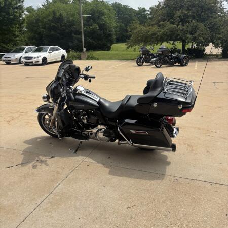 2019 Harley-Davidson® Ultra Limited Vivid Black thumb 1