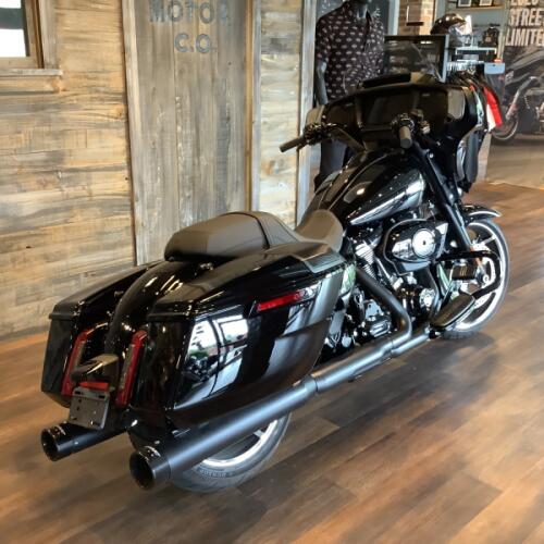 Harley-Davidson® Street Glide® 2024 FLHX U902-24 Vivid Black - Black Finish thumb 0