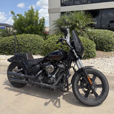2024 Harley-Davidson® Street Bob® 114 Blue Burst thumb 3