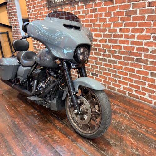 FLHXST 2022 Street Glide® ST thumb 1
