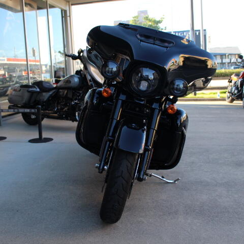 2024 Harley-Davidson® Ultra Limited™ Vivid Black thumb 3