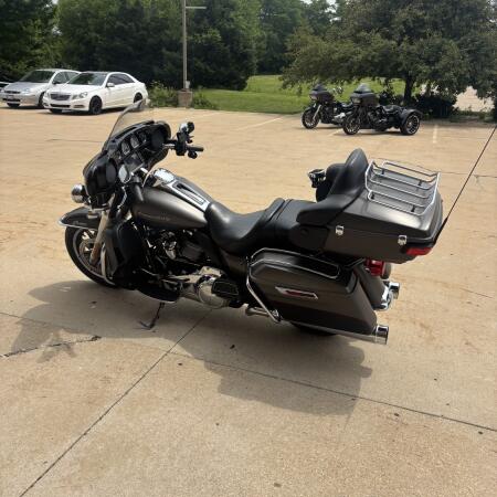2018 Harley-Davidson® Ultra Limited Industrial Gray Denim/Black Denim thumb 1
