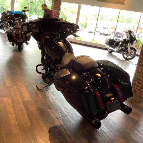 Harley-Davidson® Street Glide® 2024 FLHX U902-24 Vivid Black - Black Finish thumb 1