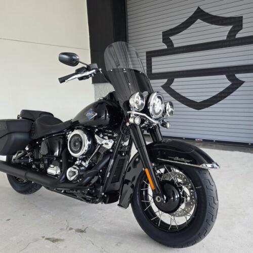 2026 Harley-Davidson® Heritage Classic Vivid Black Black Laced Wheels thumb 3