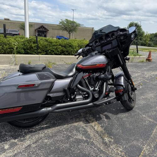 FLHXSE 2020 CVO™ Street Glide® thumb 3