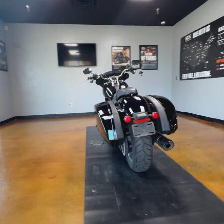 2021 Harley-Davidson® Sport Glide® Vivid Black Deluxe thumb 3