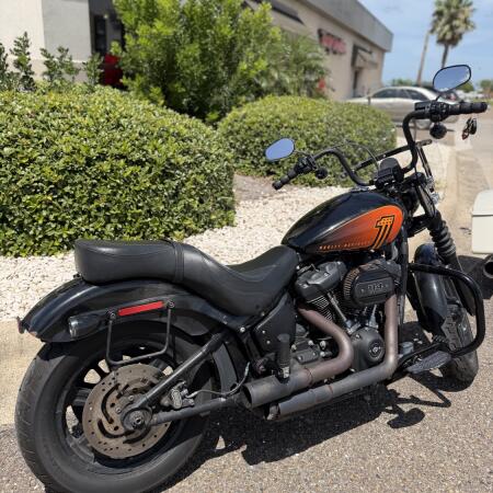 2022 Harley-Davidson® Street Bob® 114 Vivid Black thumb 3