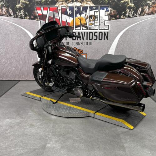 2024 FLHXSE CVO™ Street Glide® thumb 1