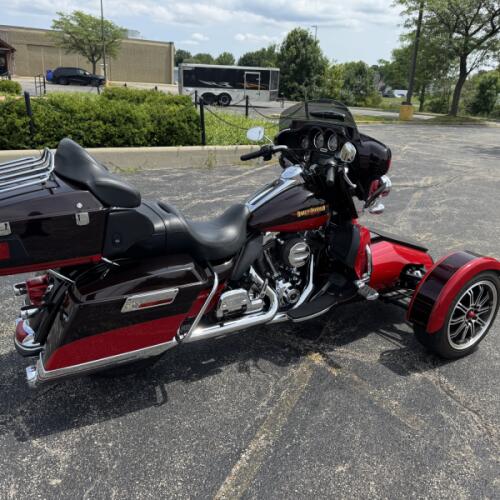  2010 Electra Glide® Ultra Limited thumb 2