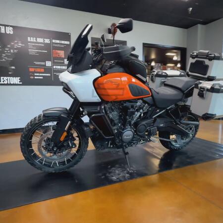 2021 Harley-Davidson® Pan America™ 1250 Special Baja Orange/Stonewashed White Pearl thumb 2