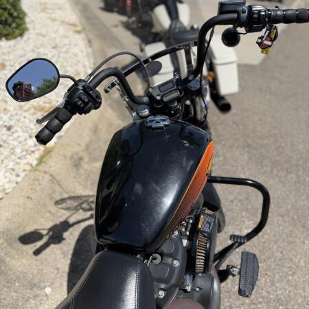 2022 Harley-Davidson® Street Bob® 114 Vivid Black thumb 2