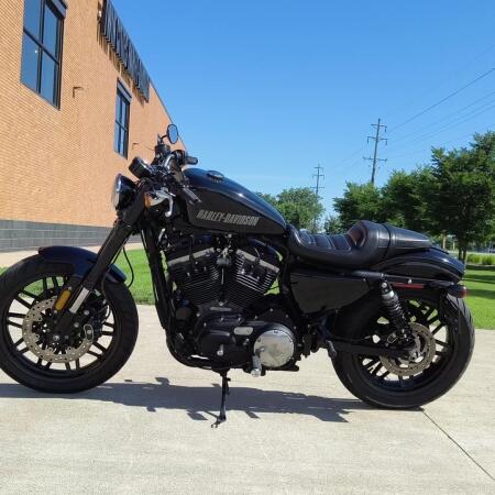 2017 Harley-Davidson® Roadster™ Black Denim thumb 2