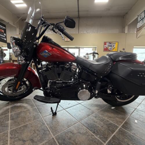 2026 Harley-Davidson® Heritage Classic Brilliant Red thumb 2
